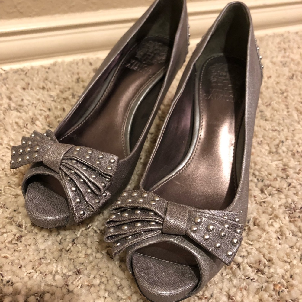 Vince camuto size 5 perfect condition peep toe gray heel with silver studs